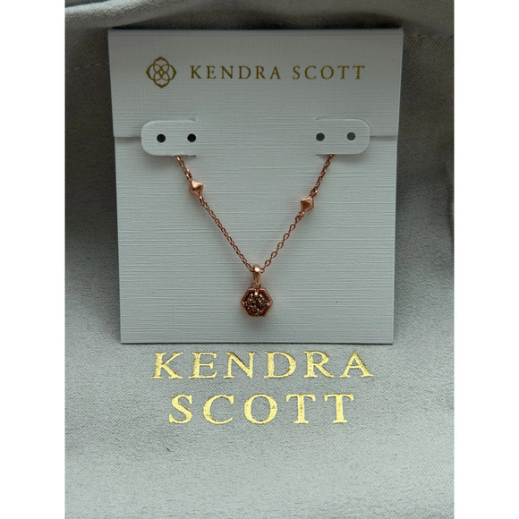 Kendra Scott Jewelry - Kendra Scott pendant necklace